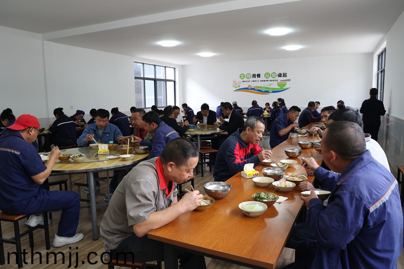 職(zhi)工(gong)食堂