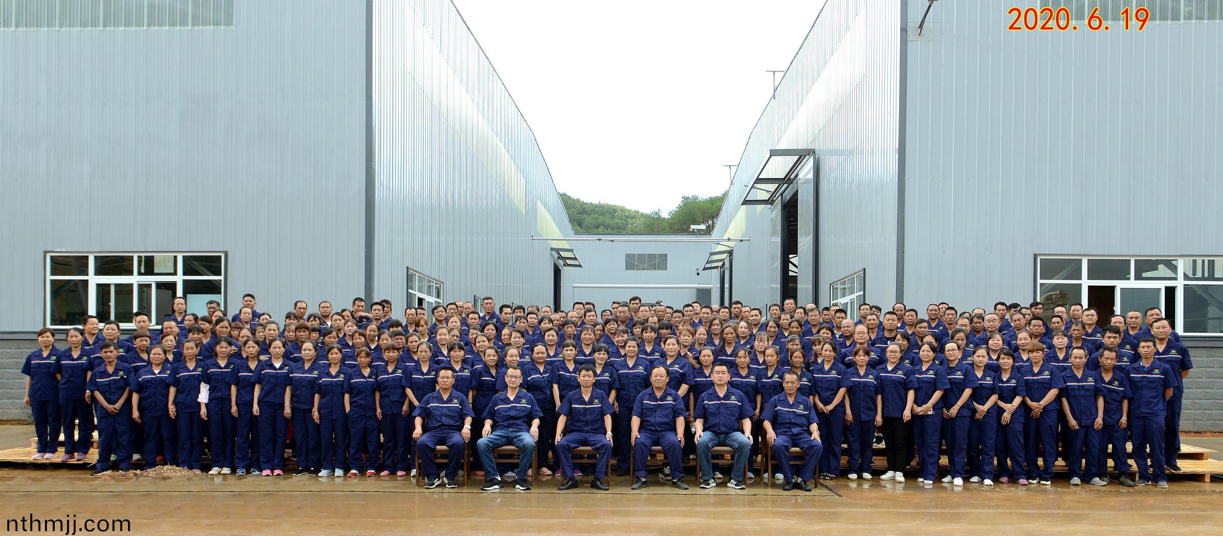 員(yuan)工郃(he)影(ying)